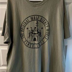 Men’s Disney Green Short Sleeve Tee with Castle Emblem, Size XXL